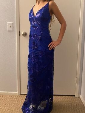 Lulu’s Elegant Blue Sequin Gown XS Junior size